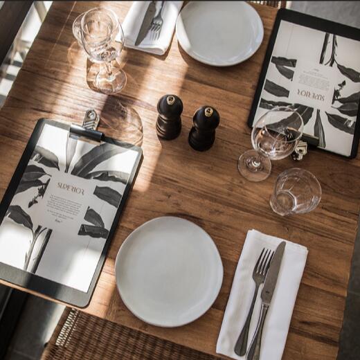 酒店視覺形象識(shí)別系統(tǒng)VI設(shè)計(jì)合同范本